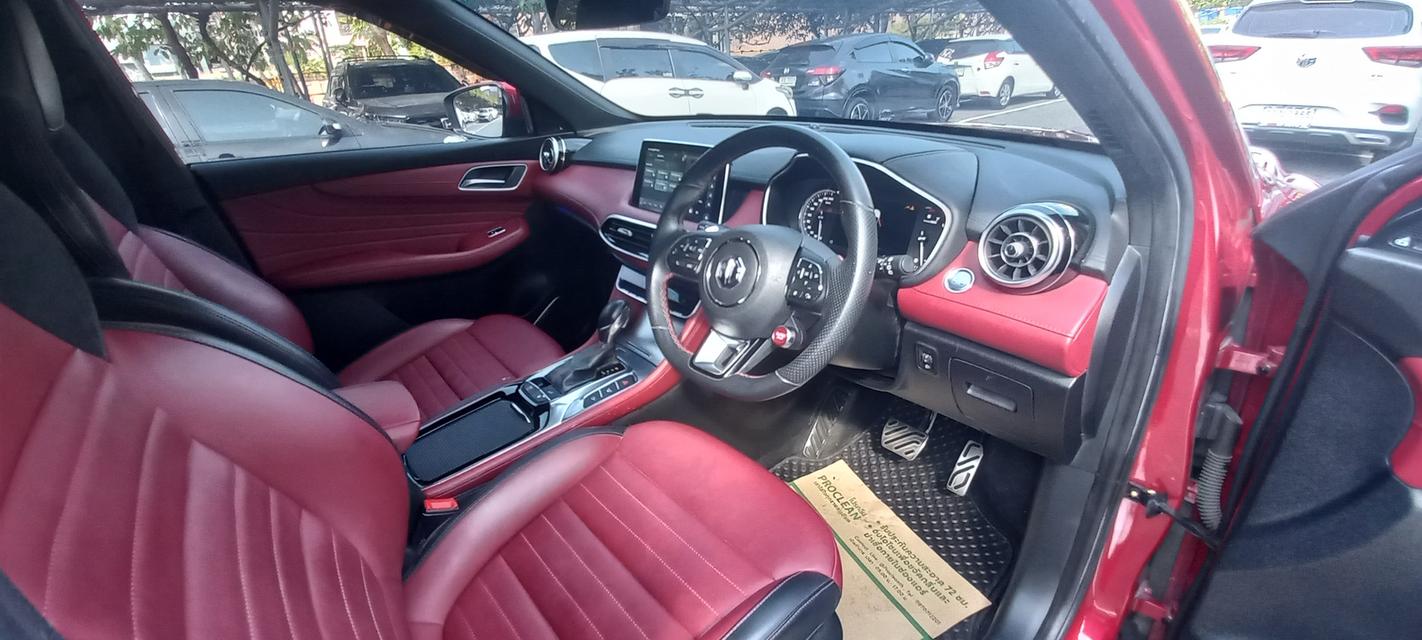 🔥 ขายด่วน! MG HS 1.5 X SUV ตัวท็อปสุด สีแดง 🔥 ✨ หลังคา Sunroof | รถบ้านมือเดียว | สภาพสวยมาก ✨ 📌 จดทะเบียน: ม.ค. 2021 📌 เครื่องยนต์: เบนซิน 1.5 Tu 11