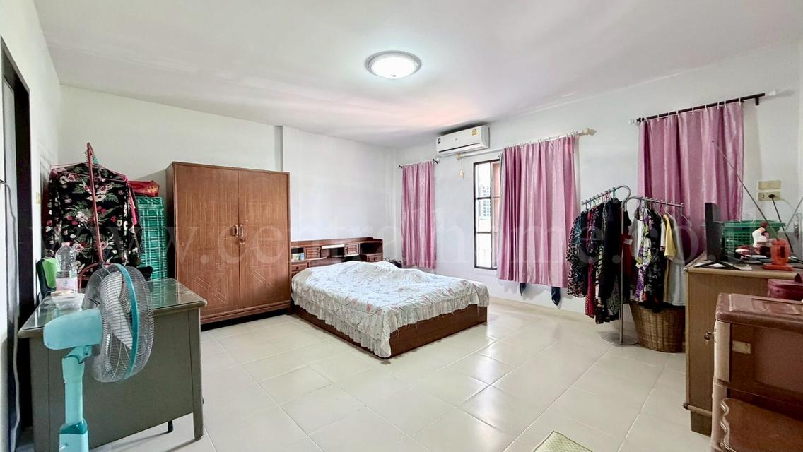 ทาวน์เฮ้าส์ เค.ซี. รามอินทรา 6 พระยาสุเรนทร์ 45 หน้าบ้านไม่ชนใคร 13