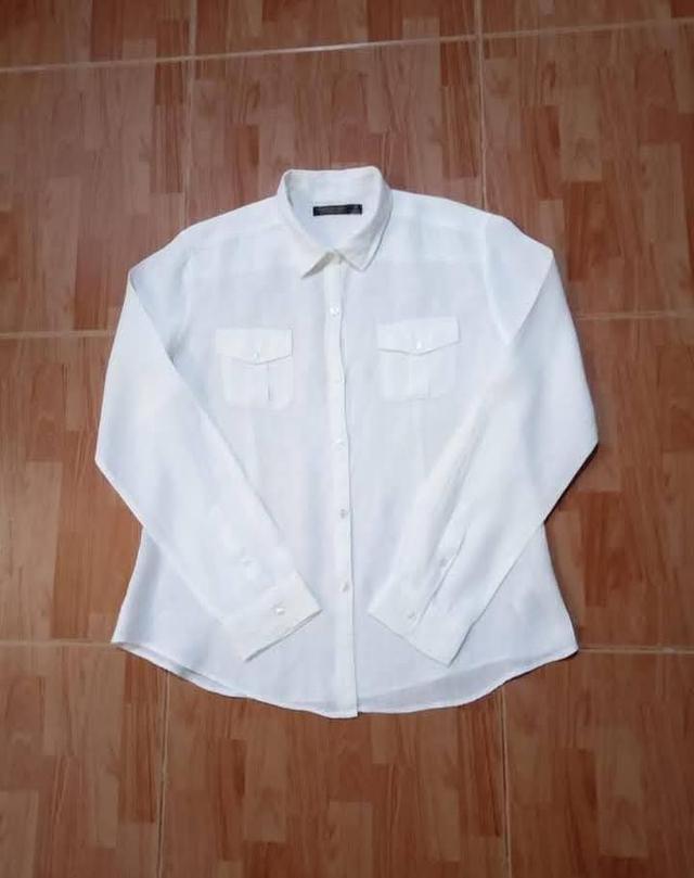UNIQLO เสื้อเชิ๊ตสีขาว ผ้า FRENCH LINEN 100% สองกป.อก งานสวยสะอาด สภาพดี