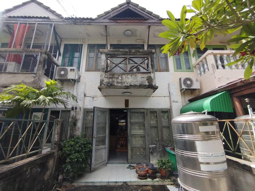 ขายทาวน์เฮ้าส์ หมู่บ้านดิเอมเมอรัลพาร์ค ทำเล : เลี่ยงเมืองนนท์ (ซอยเรวดี 61)