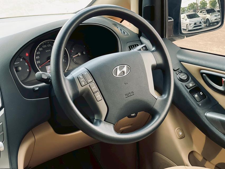 HYUNDAI H-1 2.5 ELITE ปี 2017 4