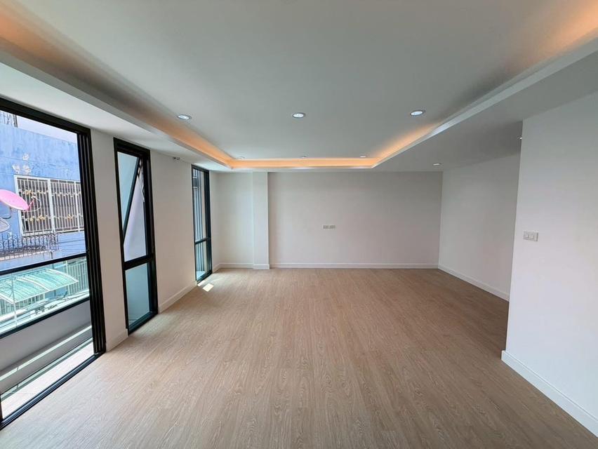 ขายด่วน ทาวน์โฮม 4.5 ชั้น โครงการ Prominent Place  พร้อมลิฟต์ ส่วนตัว - สุขุมวิท101 6