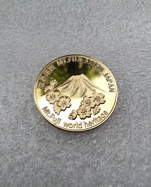 เหรียญที่ระลึกการขึ้นทะเบียนมรดกโลกภูเขาไฟ ฟูจิ