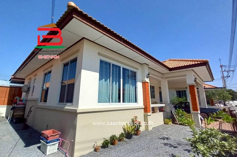 บ้านเดี่ยว 1 ชั้น หมู่บ้าน ฐานมั่นคง 15 เนื้อที่ 68 ตรว. (ซอยเอราวัณ 27) ถนนเอราวัณ 1 ตำบลคลองสอง อำเภอคลองหลวง ปทุมธานี 2