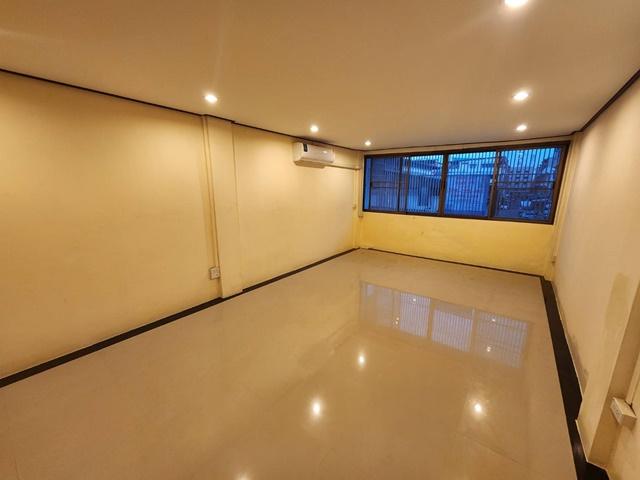 ติดตลาด เปิดซิง MRT รัชดาภิเษก 2.1กม. ลาดพร้าว 60-64 เดินถึง MRTโชคชัย 4 299ม. 6-8นอน 4ชั้น 6น้ำ 6แอร์ Hostel Airbnb ตรง 3