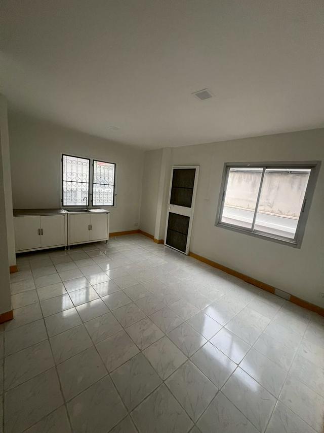 ขายบ้านเดี่ยว สูง 2 ชั้น เนื้อที่ 50 ตรว. หมู่บ้านประภาวรรณ์โฮม 2 ถนนสุวินทวงศ์ 28 9