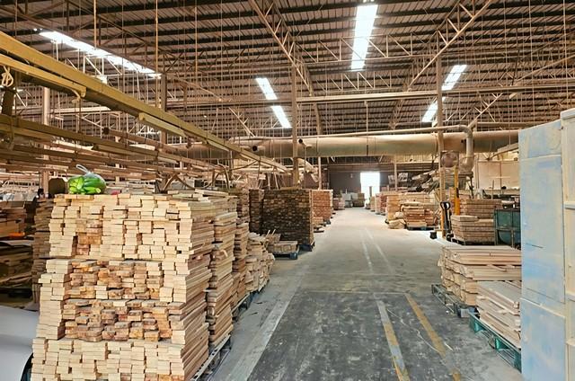 ขายที่ดินพร้อมสิ่งปลูกสร้างเกาะจันทร์ชลบุรี ที่ 41-1-92 ไร่ โรงงานผลิตเฟอร์นิเจอร์พร้อมดำเนินกิจการ มีใบอนุญาตรง4 ผังสีเ 3