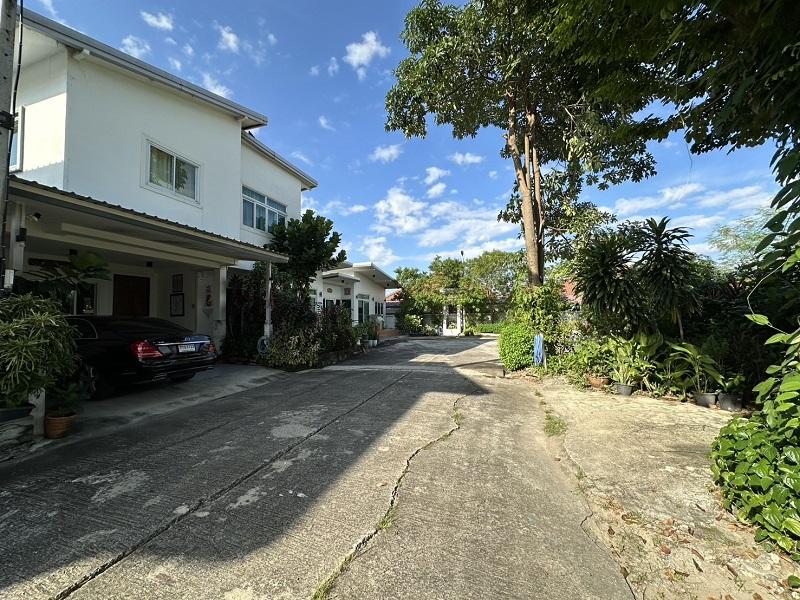 ขายบ้านเดี่ยว 2ขั้น หมู่บ้านรัตวรรณ2 ลำลูกกาคลองสี่ แถมฟรี รถBENZ S300 1คัน ลำลูกกา ปทุมธานี. 2