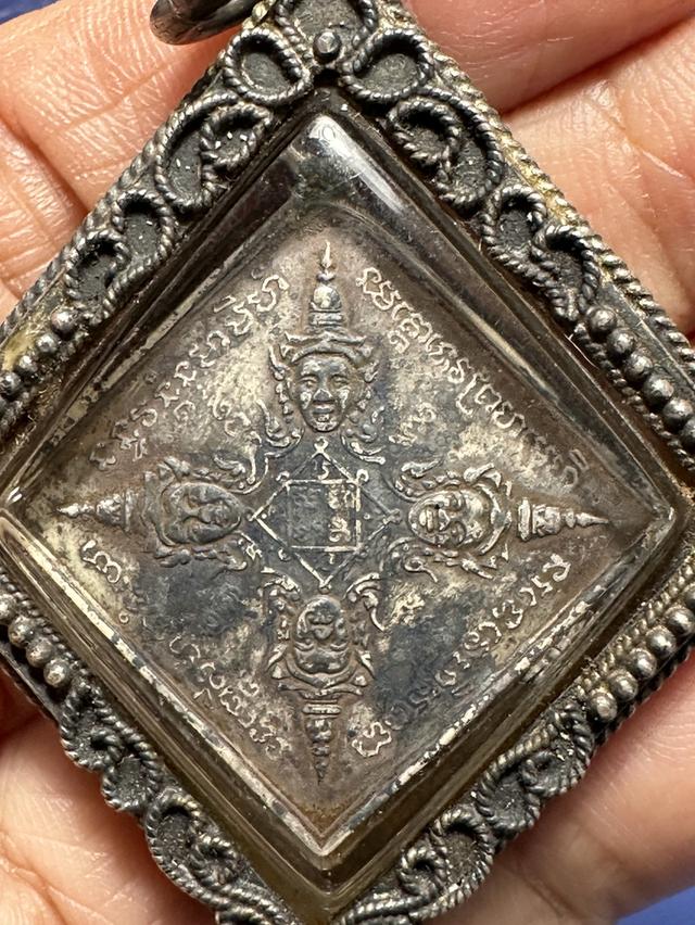 เหรียญพระพรหมสี่หน้า เนื้อเงินหลังจาร เลี่ยมเงิน ไม่ทราบที่ รูปที่ 6