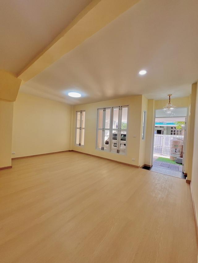 ทาว์เฮาส์ 4 นอน 3 น้ำ ติดถนนติวานนท์ ตรงข้าม ร.ร.พระหฤทัยนนท์บุรี 11