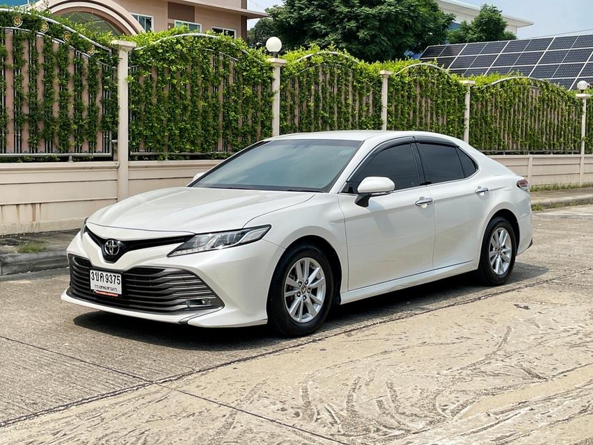 Toyota Camry 2.0G ปี22