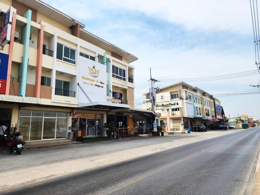 ให้เช่า อาคารพาณิชย์ 3 ชั้น ทำเลติดถนน ใกล้ตลาดลาดสวาย ลำลูกกา คลอง 4 ปทุมธานี หน้ากว้าง จอดรถสะดวก มีประตูกระจก พร้อมทำธุรกิจและพักอาศัย shophouse 12