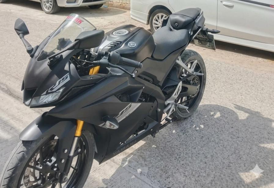 หัวข้อประกาศ: ขาย Yamaha YZF-R15 ปี 2021 สภาพเดิมๆ สวยพร้อมใช้งาน เจ้าของขายเองครับ​รายละเอียดเพิ่มเติม:ต้องการส่งต่อ Yamaha YZF-R15 ปี 2021 สีดำ