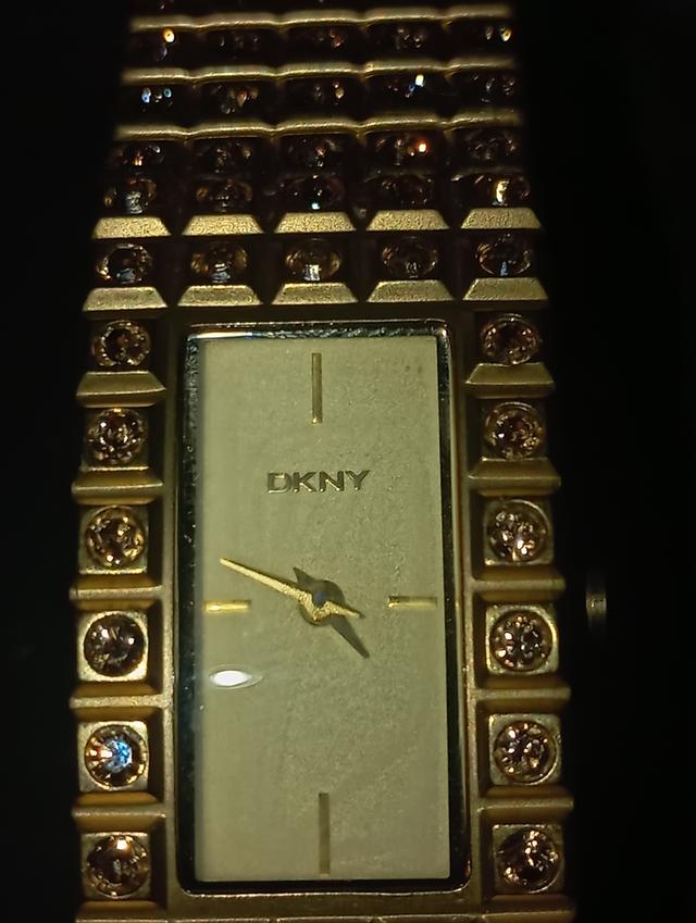 ขายถูกมากๆนาฬิกา DKNY ของแท้100% รุ่น NY-8245สภาพสวยสมบูรณ์ รูปที่ 2