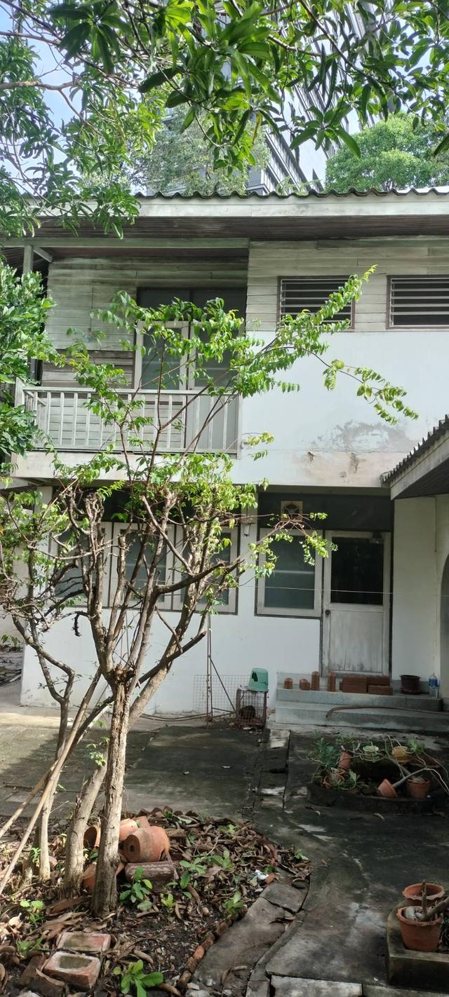 ขายลดราคา ที่ดิน พร้อมบ้านไม้ ถนนสาทรใต้ (ซ.เจริญราษฏร์1 แยก 3 ) โฉนด 190 ตรว. 7