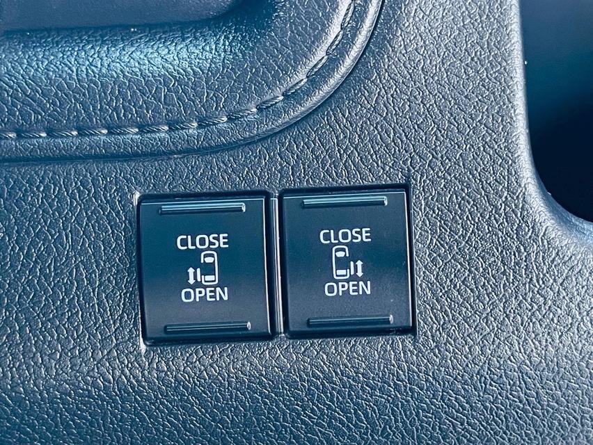 รหัสรถ PB566 TOYOTA MAJESTY 2.8 ปี 2021  สีขาว 13