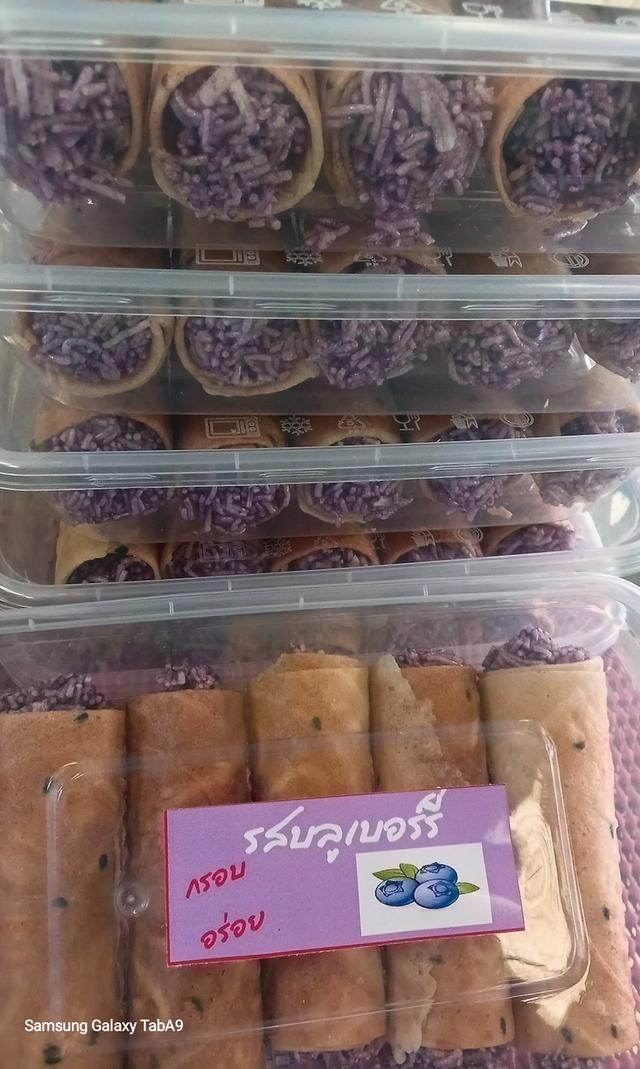 ขนมหมี่ม้วนชวนชิม(เป็นทองม้วนสอดไส้หมี่กรอบ)มี8รสชาดคือรสดั้งเดิม,รสสับปะรด,บลูเบอร์รี่,ชามะนาว,ชาเขียวมะนาว,มะม่วง,บ๊วย,พริกเผา รูปที่ 9
