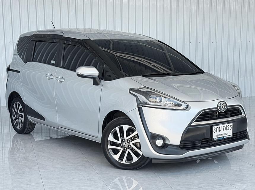 Toyota Sienta 1.5V เกียร์ออโต้ ปี19 