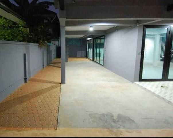 ให้เช่าบ้านเดี่ยว2 ชั้น 3 ห้องนอน 3 ห้องน้ำ แอร์ 5 จอดรถได้ 8 คัน สไตล์โมเดิร์น โชคชัย 4 4