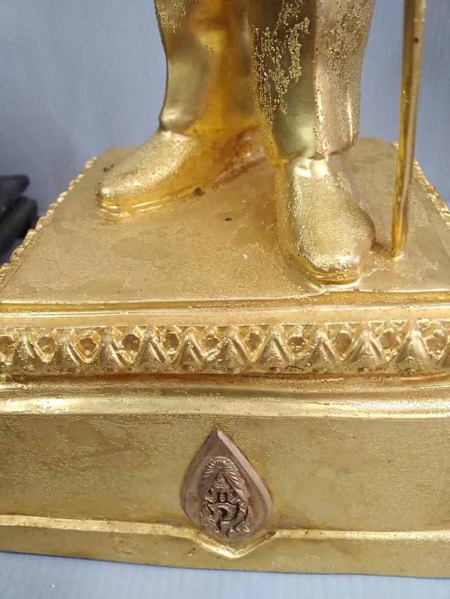 ในหลวงรัชกาลที่๙ฉลองกาญจนาภิเษกปี39สูง21นิ้ว 7