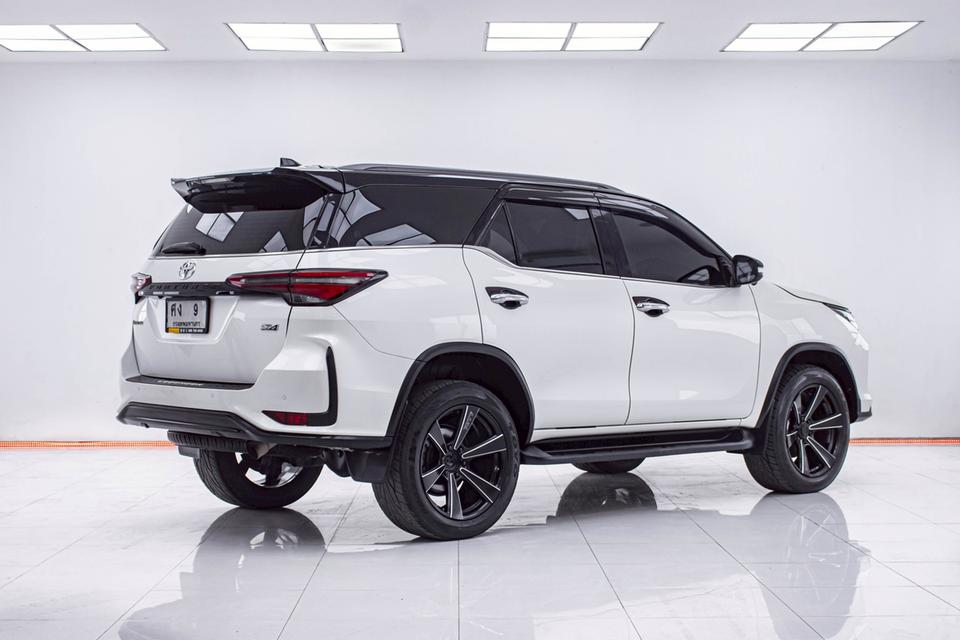 รหัสรถ 1E760 FORTUNER  2.4 LEGENDER BLACK TOP 4WD 2022 รูปที่ 4