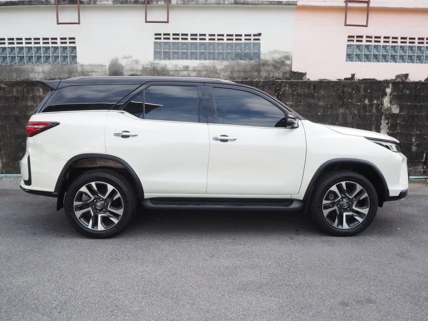 TOYOTA FORTUNER 2.4 LEGENDER BLACK TOP 2WD ปี 2022