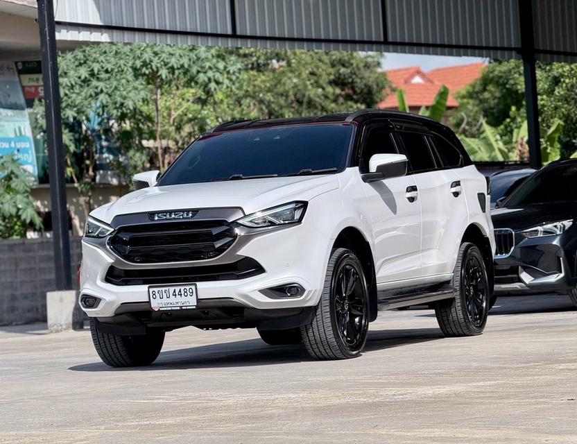ISUZU MU-X, 1.9 ULTIMATE PHANTOMCOLLECTION โฉม ปี20-ปัจจุบัน สีขาว ปี2023เกียร์ออโต้ เครื่องดีเซล รูปที่ 4