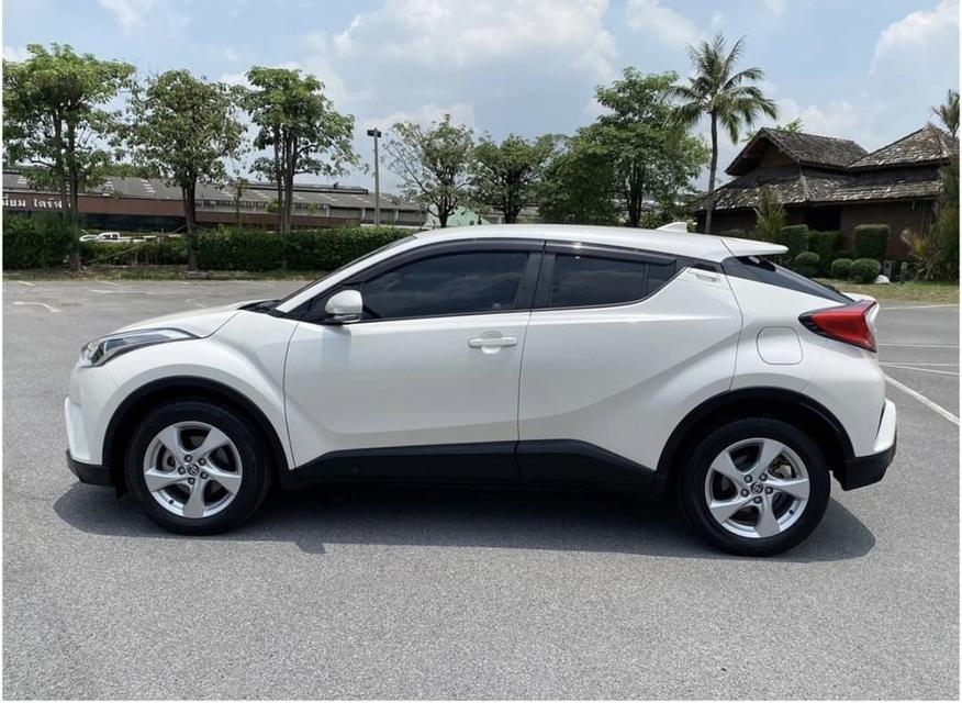 Toyota CHR 1.8 Entry  3