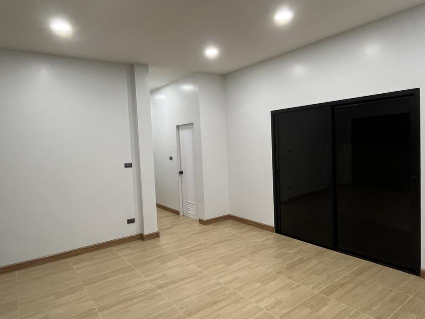 🏡 บ้านเดี่ยวที่มาพร้อมความเป็นส่วนตัวด้วยดีไซน์พิเศษ 2 ห้องนอน 2 ห้องน้ำ 1 ที่จอดรถ และสวน ส่วนตัวภายในบ้าน กับพื้นที่ใช้สอย 100 ตรม. ที่ดินเริ่มต้น 11