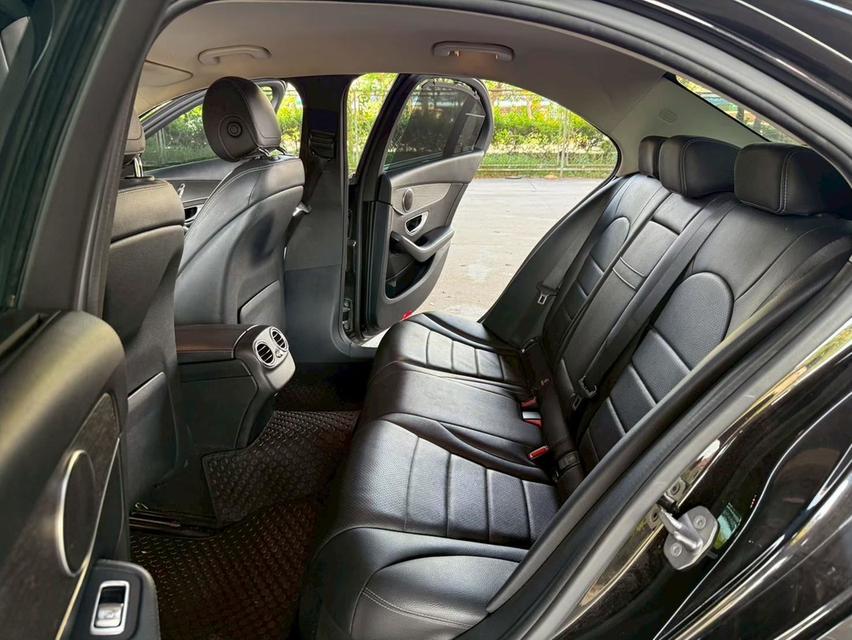 Mercedes-Benz  C220d W205 AT ปี 2019 รถมือสอง ขายถูก 17