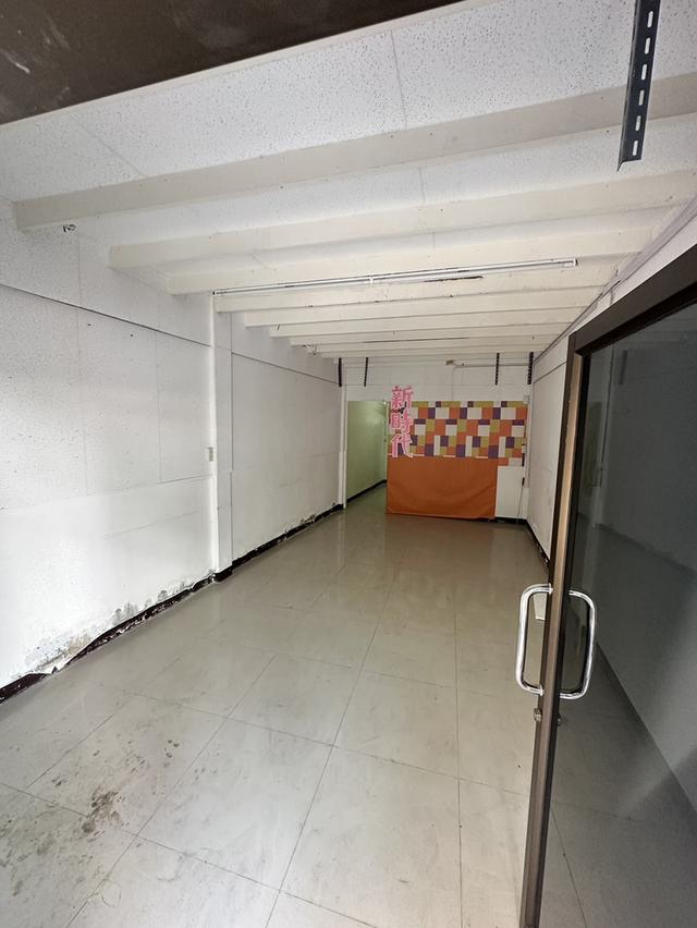 อาคารพาณิชย์ให้เช่า 2 ชั้น (11 ตรว) 1 ห้องนอน 1 ห้องน้ำ 1 ห้องครัว ถนนจันทร์ ตรงข้ามวัดไผ่เงิน เหมาะหรับหรับทำกิจการ 12,000 เจ้าของประกาศเอง 2