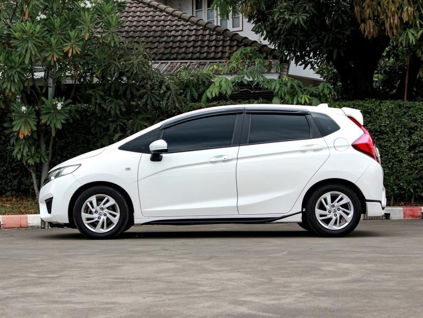 HONDA JAZZ 1.5 i-VTEC V+ ปี 2015 (VAT) เกียร์ AUTO สีขาว เครื่อง เบนซิน รถสวยพร้อมใช้งาน ไมล์แท้เพียง 164,906 km. 4