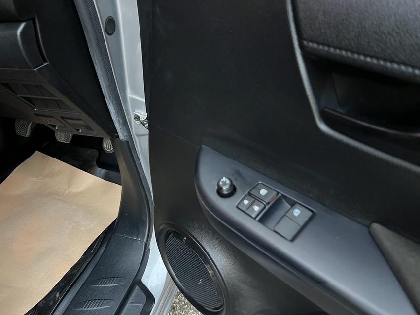 TOYOTA REVO ปี 2022 รุ่น 2.4 ตอนเดียว Z edition เกียร์ธรรมดา สีเทา รถบ้านมือเดียว เลขไมล์น้อยมากๆ 5หมื่นกว่าkm ซื้อมา รูปที่ 13