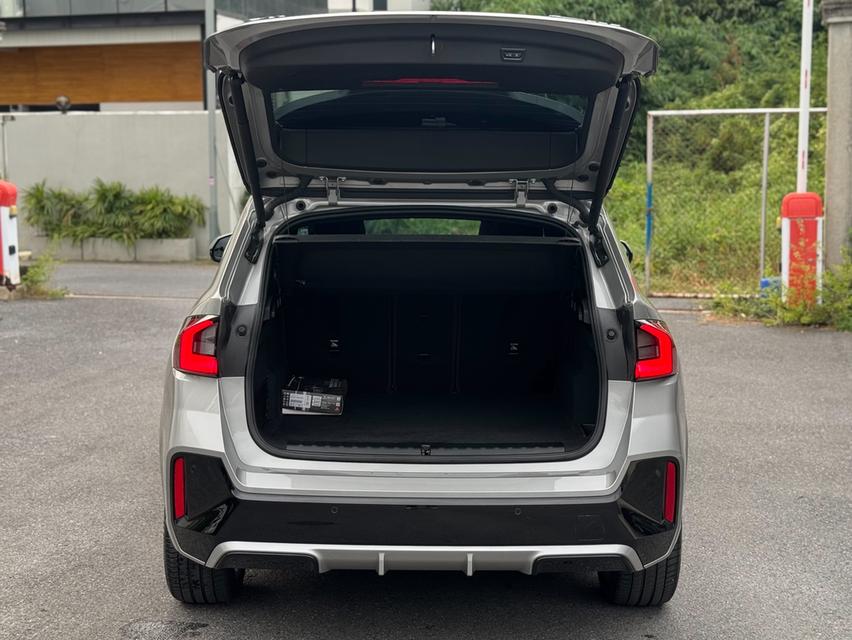 BMW X1 xDrive30e M Sport (Plug-in Hybrid)Y2024 คุ้มค่าคุ้มราคา วารันตีล้นๆเหลือรถบ้างเดิม ป้ายแดง มือเดียว 13