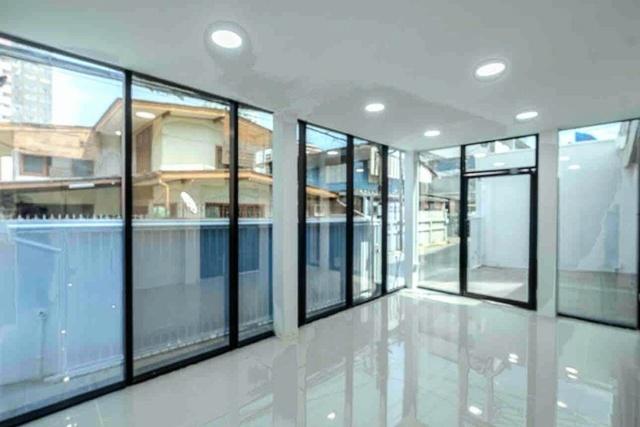 BTSบางนา1กม. อุดมสุข 1.6 กม.เช่าที่อาคารออฟฟิศ 4ชั้น และโกดังขนาดเล็ก 5นอน 5น้ำ . สำนักงานเขตบางนา 770ม. 5