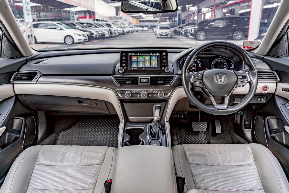 รหัสรถ NP3397 HONDA ACCORD 2.0HYBRID ปีรถ : 2019 11
