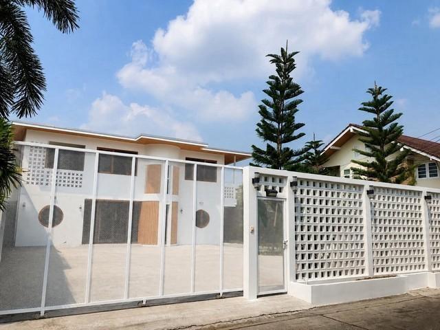 ขายบ้านเดี่ยว เนื้อที่ 105 ตรว. ย่าน ลาดพร้าว เลียบด่วน ประดิษฐ์มนูธรรม สไตล์ Minimal Luxury ใกล้ CDC และ Central EastVille 2