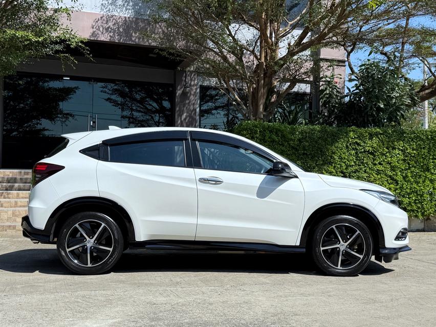 2019 HONDA HRV RS รุ่น TOP รถวิ่งน้อยเพียง 8X,XXX กม รถเข้าเช็คระยะที่ศูนย์ HONDA ตลอด รถไม่เคยมีอุบัติเหตุครับ 2