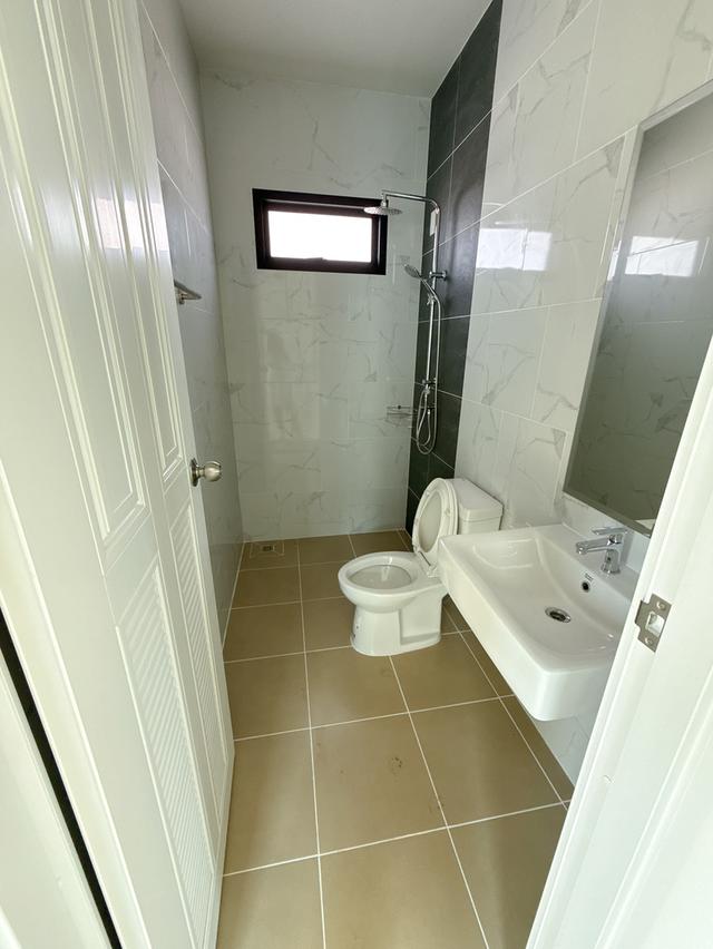 บ้านแฝด 2ชั้น 45ตร.วา 4ห้องนอน 3ห้องน้ำ 1ห้องเอนกประสงค์ 1ห้องครัว 1หัองซักล้าง พร้อมโรงรถ2คัน 11