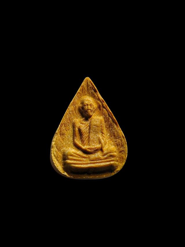 พระผงรูปเหมือน พิมพ์ใบโพธิ์ (หรือเรียกพิมพ์หยดน้ำ) หลวงปู่โต๊ะ วัดประดู่ฉิมพลี จัดสร้างขึ้นในปี 2523 รับประกันแท้ สมบูรณ์เดิมไม่ผ่านการใช้งาน