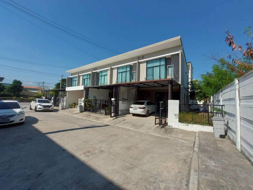 ขายบ้าน 2 ชั้น หลังมุม หมู่บ้านพาทิโอ ลาดกระบัง-มอเตอร์เวย์ 2