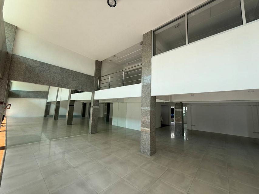 ขายอาคารพาณิชย์ สำนักงาน 5 ชั้น พื้นที่กว่า 849 ตารางเมตร ติดถนนลาดพร้าว ติดรถไฟฟ้าสีเหลือง บางกะปิ 4