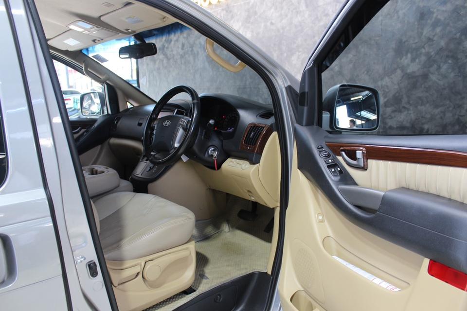 รหัสรถ JRS5060 Hyundai Grand Starex 2016 สีเทา 6