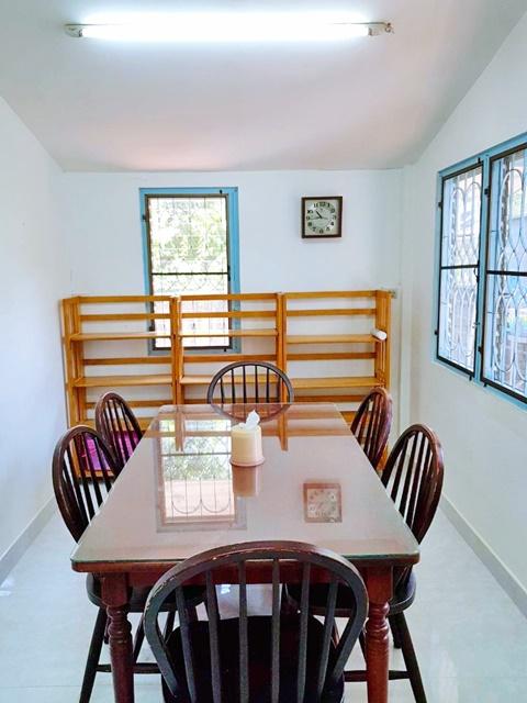 คฤหาสน์ถุกที่สุด บ้าน 2 ชั้น รถไฟฟ้าสายสีส้ม ศูนย์การค้าสัมมากรเพลส 400 ม. รามคำแหง 108-114 3นอน 60 ตร.ว. 4แอร์ นานาชาติ 5