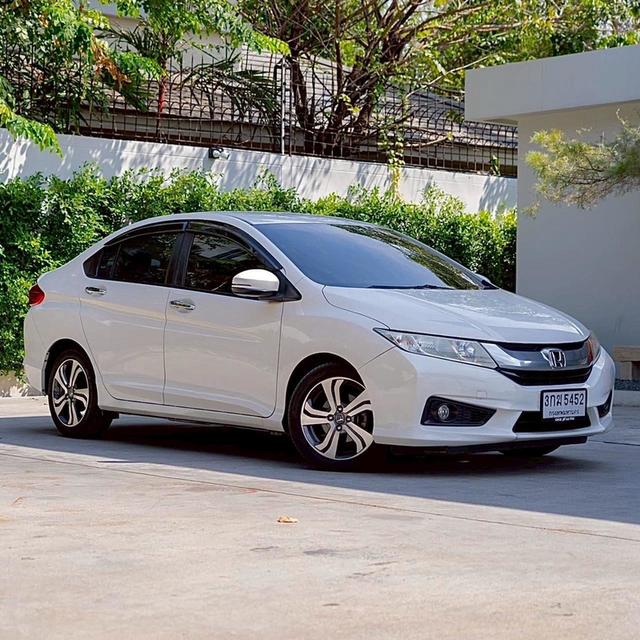 HONDA CITY 1.5 SV ปี 2015 - ตัวท็อปสุด ไมล์น้อยCity GM6 SV TOP สีขาวแท้ เล่มมือเดียวป้ายแดง ไมล์น้อย สภาพสวยพร้อมใช้