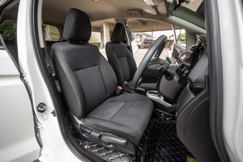 ขับฟรี 60 วัน ปี 2018 Honda Jazz 1.5V GK Airbag ABS AT สีขาว ส่งฟรีทั่วประเทศ 4