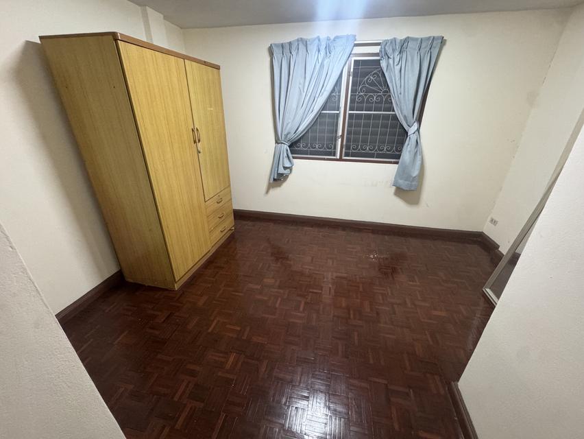 ขายด่วน! ทาวน์เฮ้าส์/บ้านแถว 2 ชั้น มีห้องน้ำ 2 ห้อง ฟังก์ชันใช้งานลงตัว ราคาถูก ขายจริง มีความตั้งใจขาย ทำเลดี ใกล้สนามบินสุวรรณภูมิ การเดินทางสะดวก 6