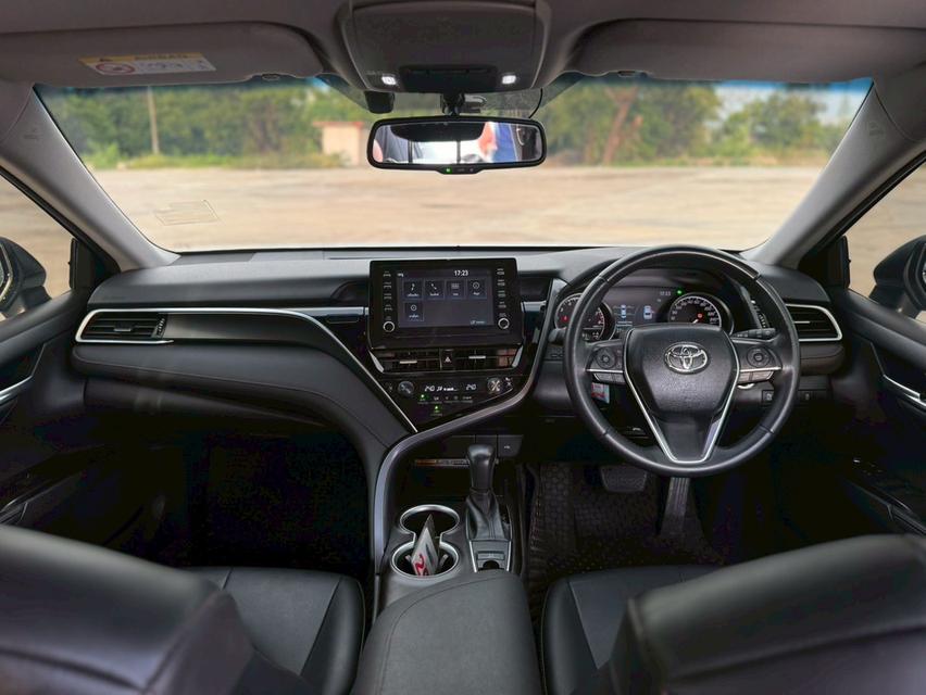 TOYOTA. CAMRY  Sedan 4dr Sport SA 8sp FWD 2.5 (MNC)  Y2022 สีขาว  ออโต้ 12