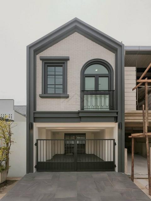 ขายทาวน์เฮ้าส์หรู 2 ชั้นสไตล์ Modern สุขุมวิท71 ปรีดีพนมยงค์ 42 รีโนเวทหใหม่ทั้งหลัง หมู่บ้านเงียบสงบ ใจกลางเมือง 1