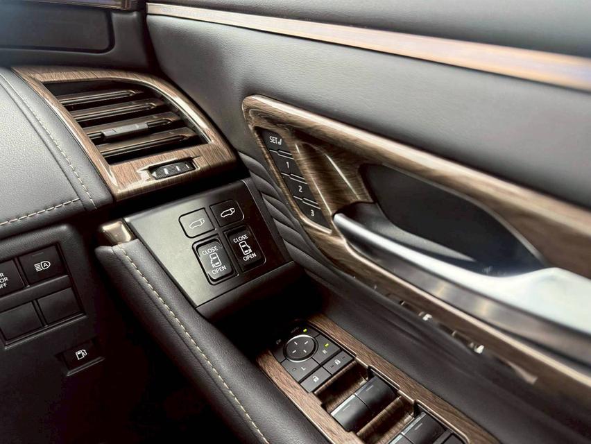 Alphard 2.5 Z 2WD 11